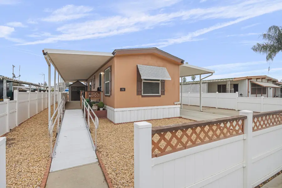 560 W Pleasant Avenue #16, Tulare, CA 93274 - #3