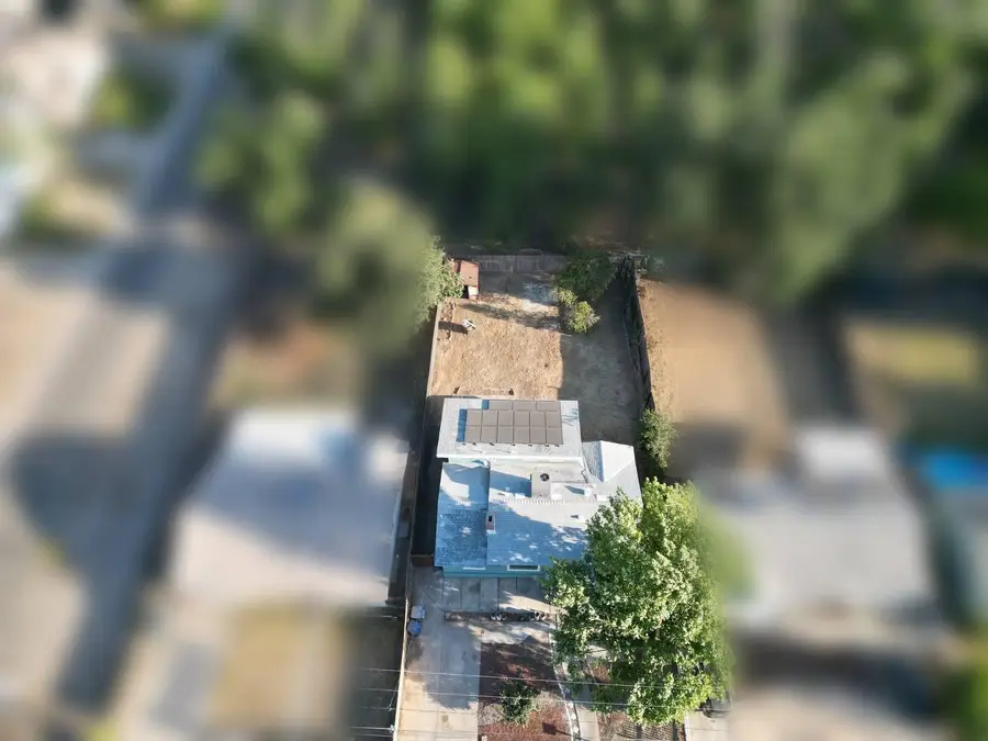 1019 E Laurel Avenue, Visalia, CA 93292 - #2