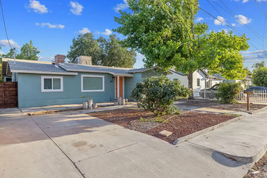 1019 E Laurel Avenue, Visalia, CA 93292 - #3