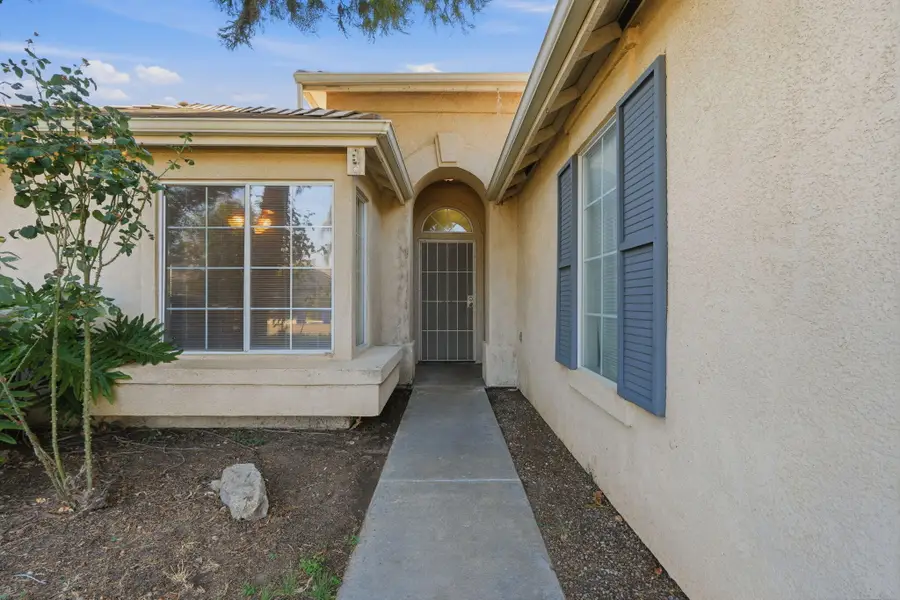 1927 W Monache Avenue, Porterville, CA 93257 - #3