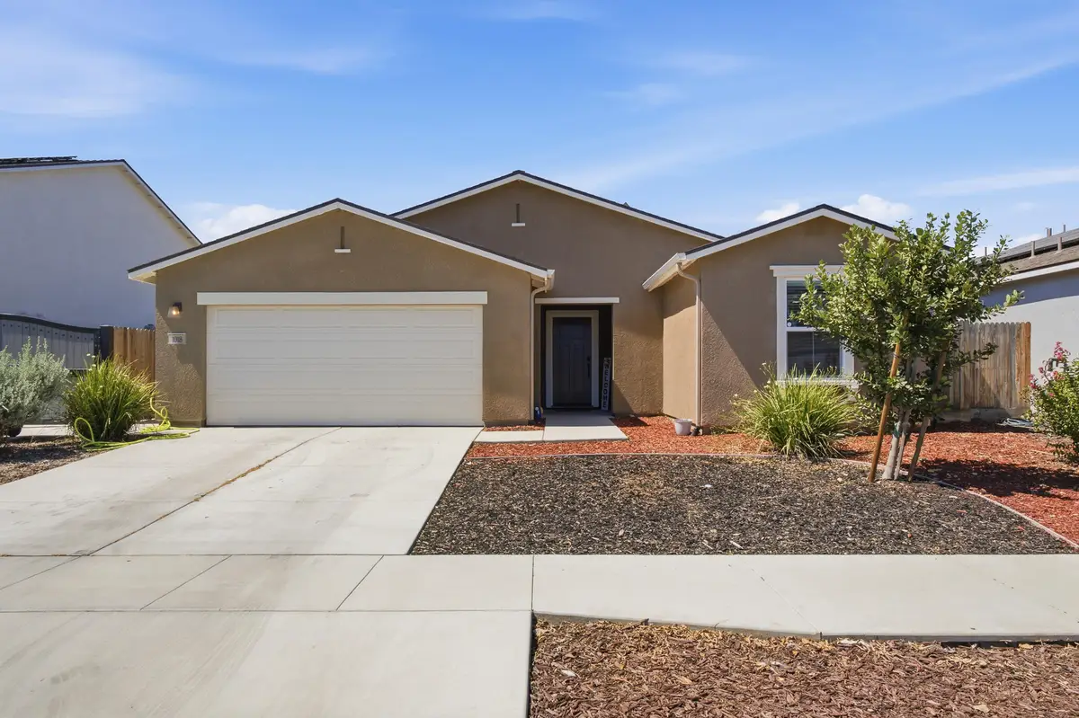 1018 E Elkhorn Avenue, Visalia, CA 93292 - #1