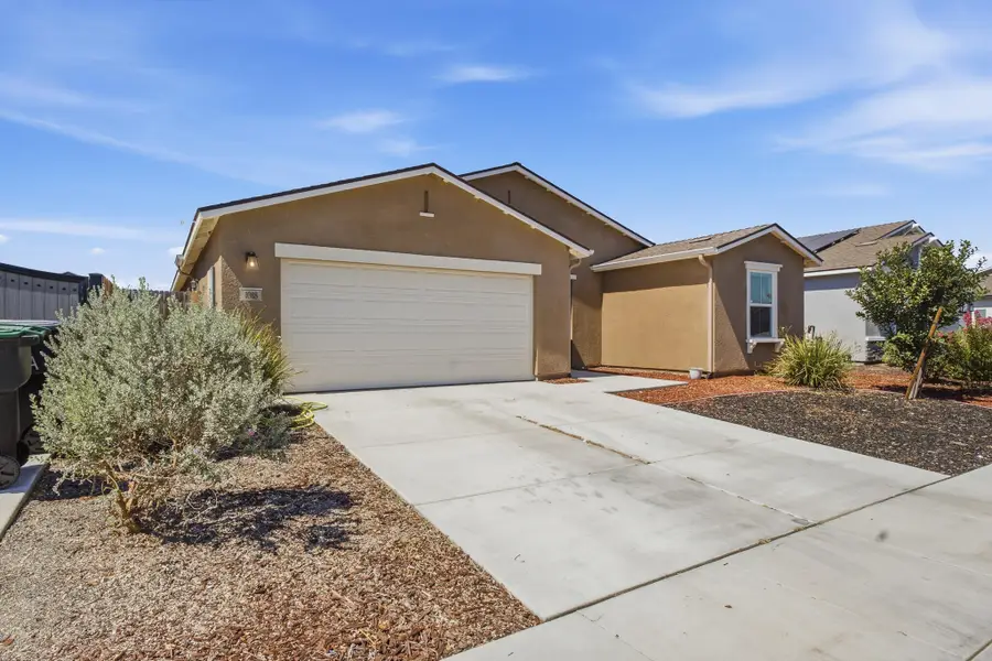 1018 E Elkhorn Avenue, Visalia, CA 93292 - #3