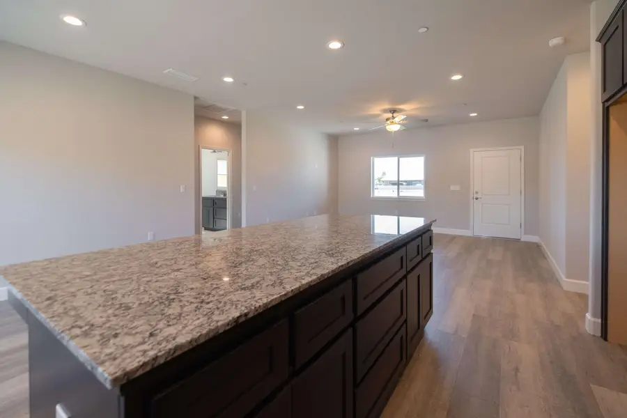240 Kaweah Street, Woodlake, CA 93286 - #3