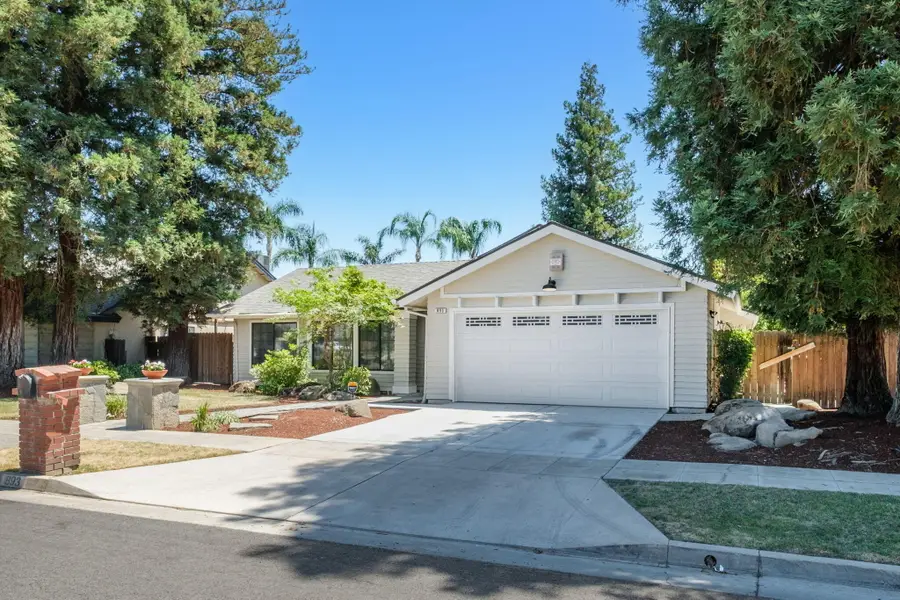 893 E Decatur Avenue, Fresno, CA 93720 - #2