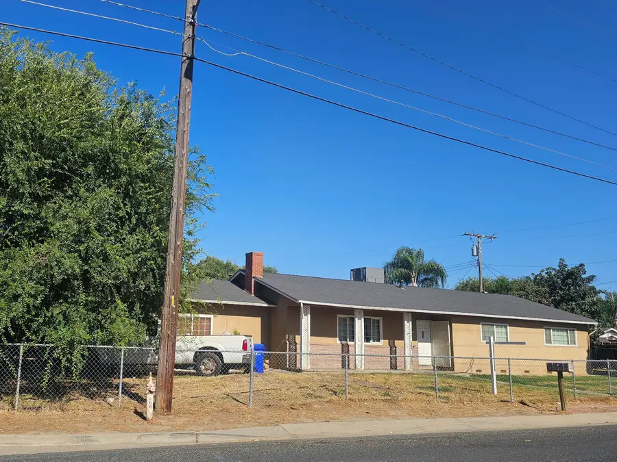 284 N Walch Street, Porterville, CA 93257 - #2