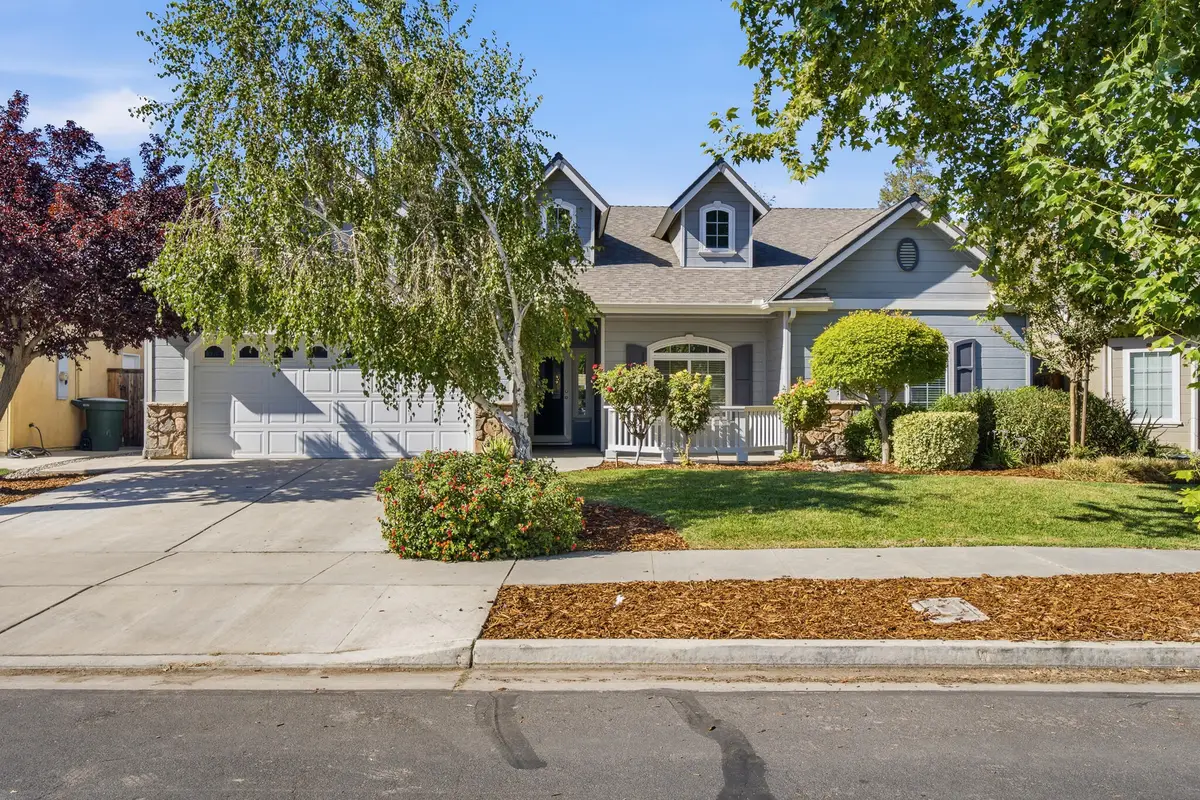 3126 W Connelly Avenue, Visalia, CA 93291 - #1