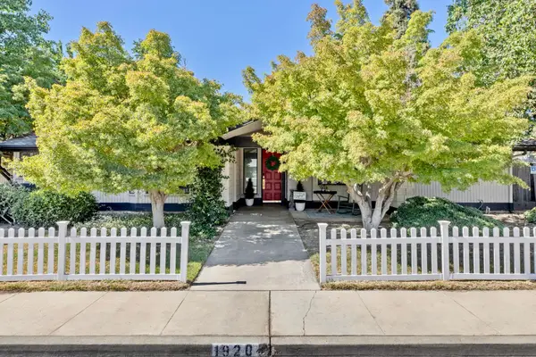1920 E Paradise Avenue, Visalia, CA 93292