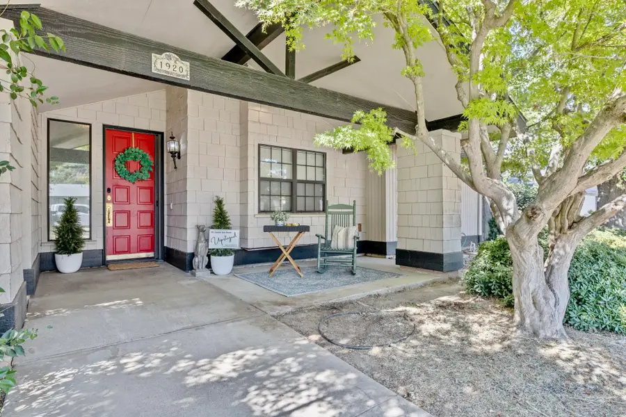 1920 E Paradise Avenue, Visalia, CA 93292 - #2