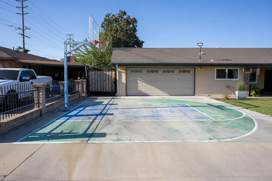 823 W Kanai Avenue, Porterville, CA 93257 - #2