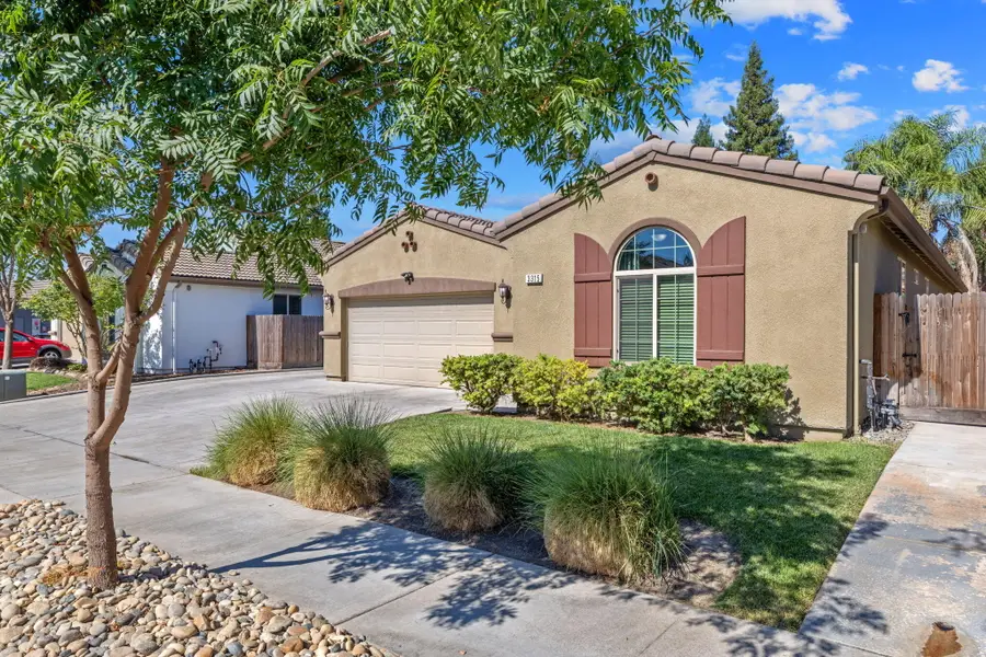 3315 S Meadowbrook Street, Visalia, CA 93292 - #2