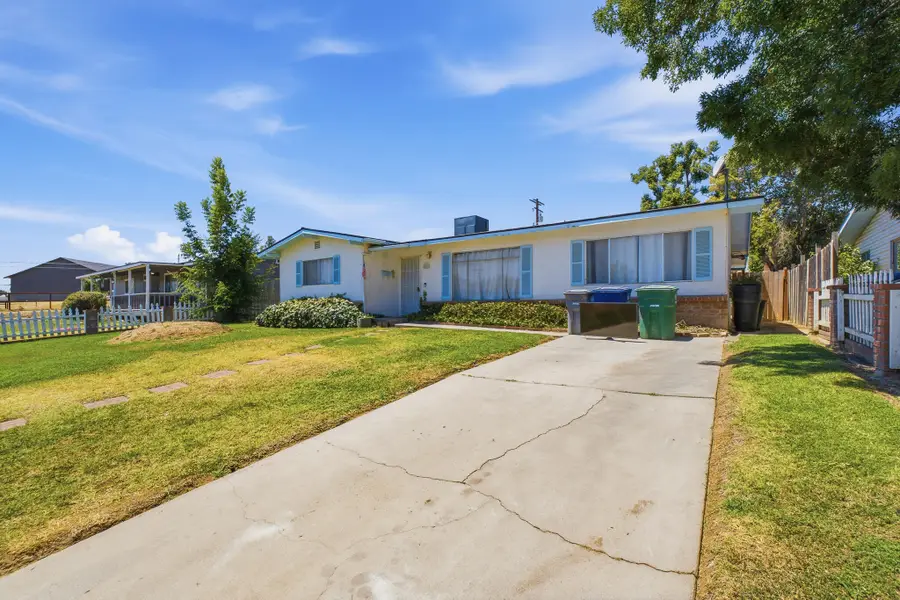 473 N Pine Street, Woodlake, CA 93286 - #3