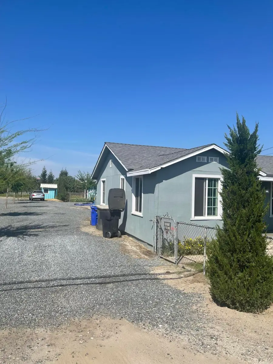 2272 W Henderson Avenue, Porterville, CA 93257 - #2