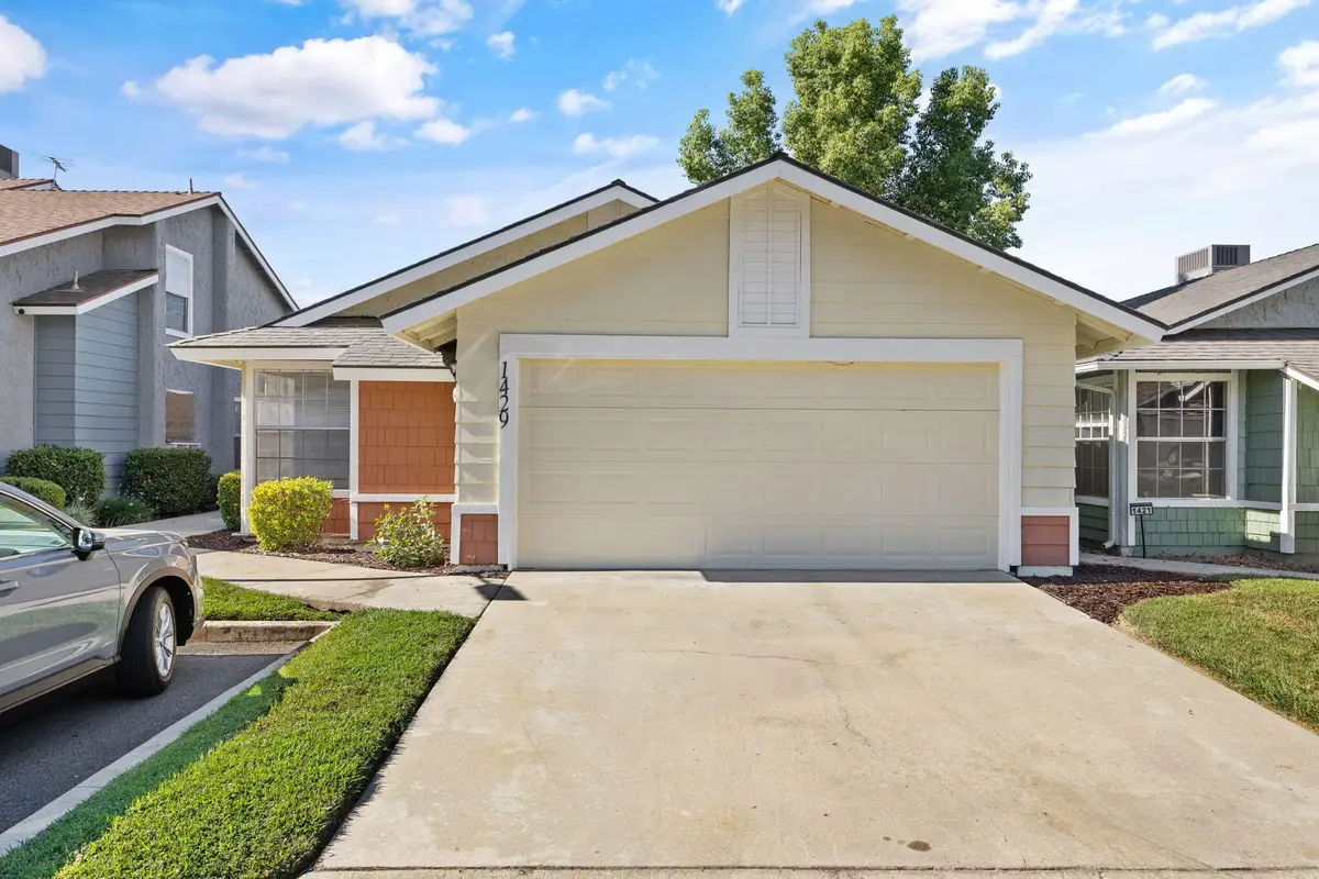 1429 E Sunnyview Avenue, Visalia, CA 93292 - #1