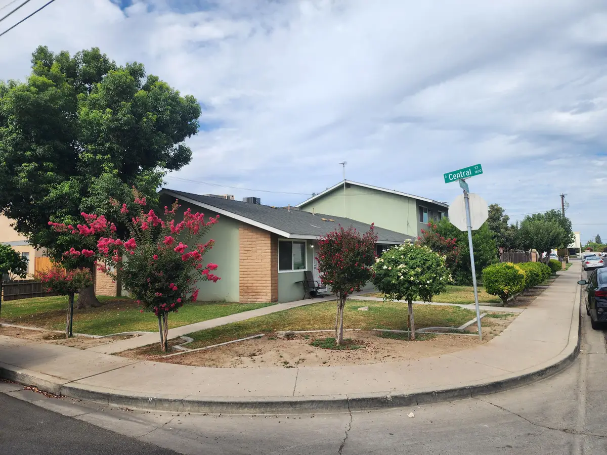 1911 W Princeton Avenue, Visalia, CA 93277 - #1
