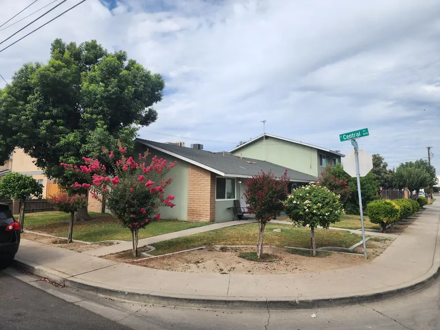 1911 W Princeton Avenue, Visalia, CA 93277 - #3