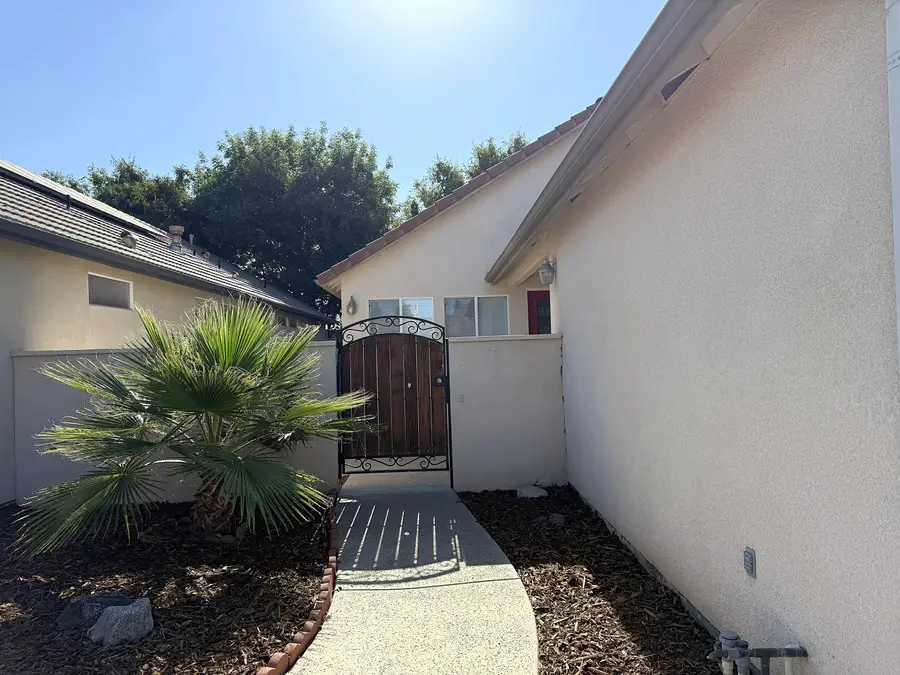 328 S Holland, Visalia, CA 93292 - #2