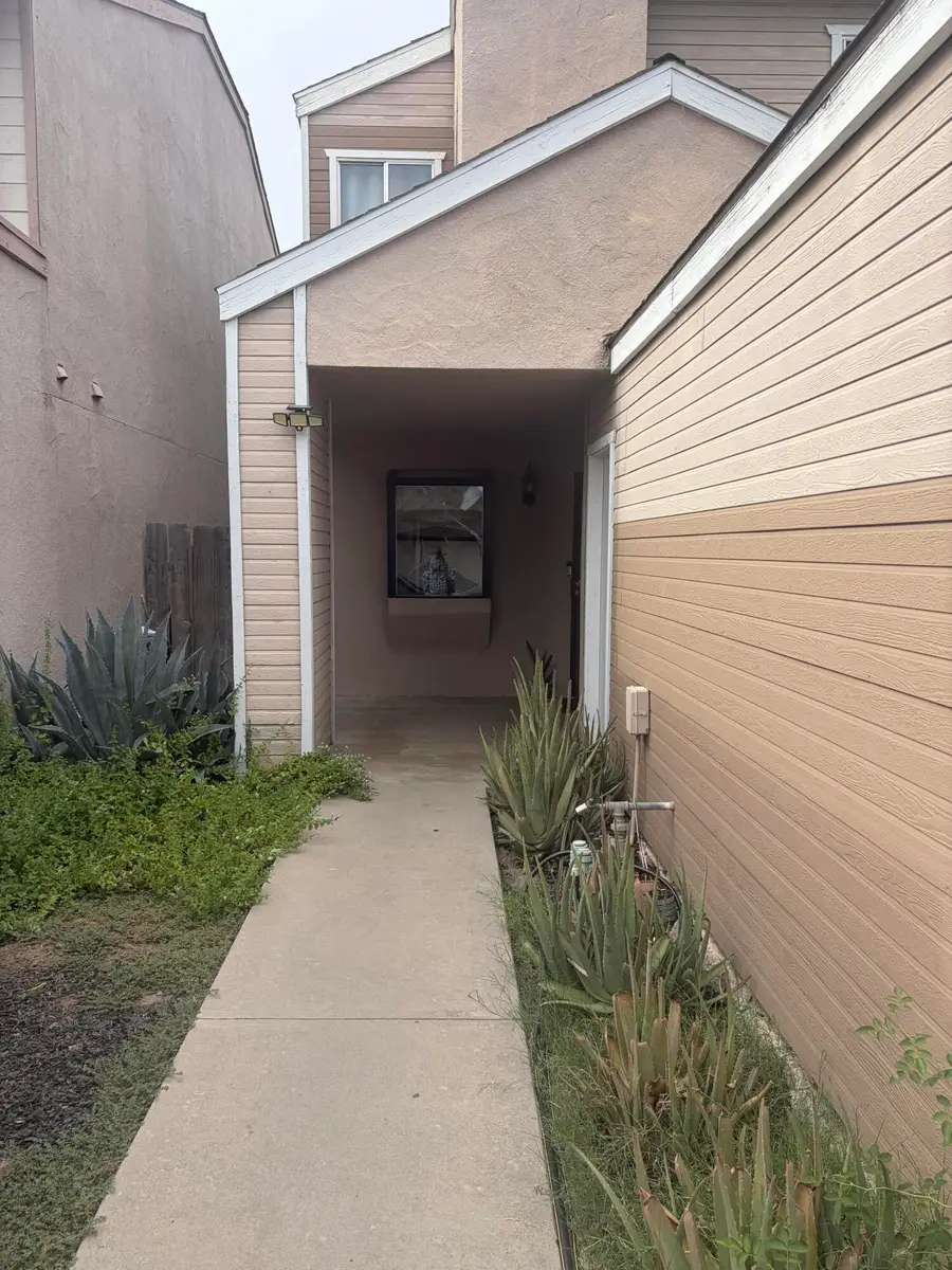 3634 W Terrace Avenue, Fresno, CA 93722 - #2
