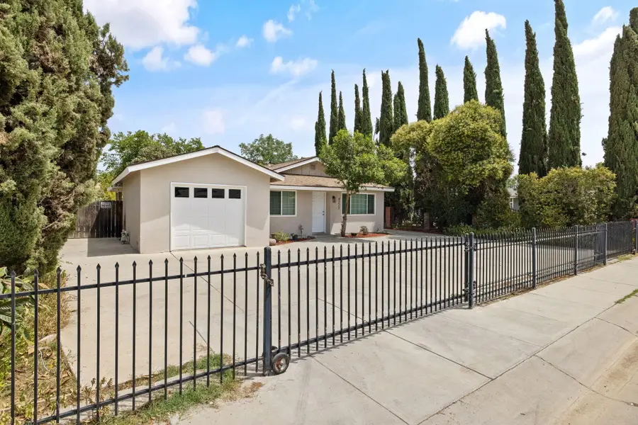 4222 W Victor Avenue, Visalia, CA 93277 - #3
