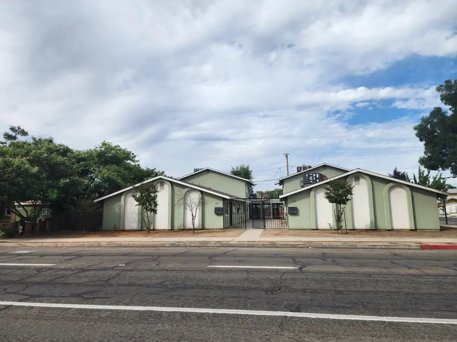 223 NW 3rd Avenue, Visalia, CA 93291 - #3
