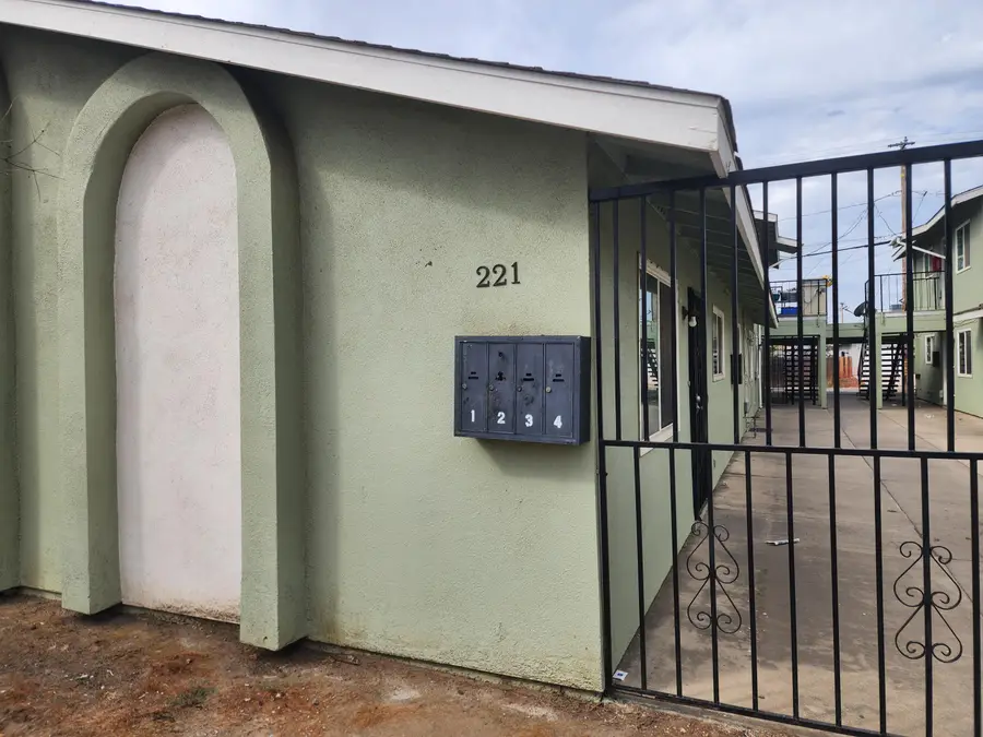 221 NW 3rd Avenue, Visalia, CA 93291 - #3