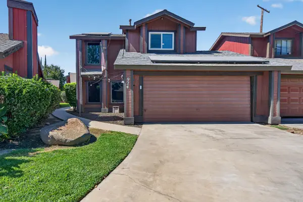 924 E Oakridge Avenue, Visalia, CA 93292