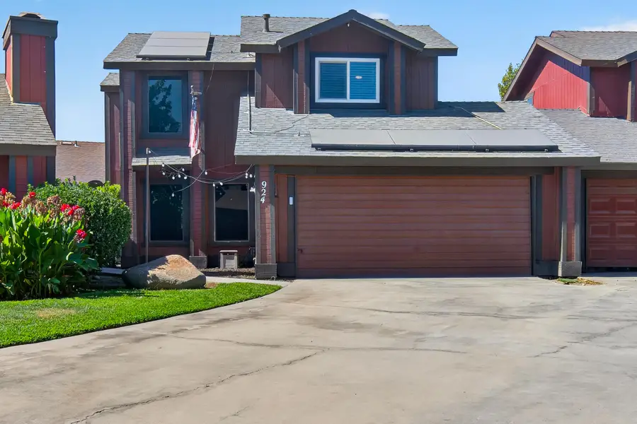 924 E Oakridge Avenue, Visalia, CA 93292 - #3