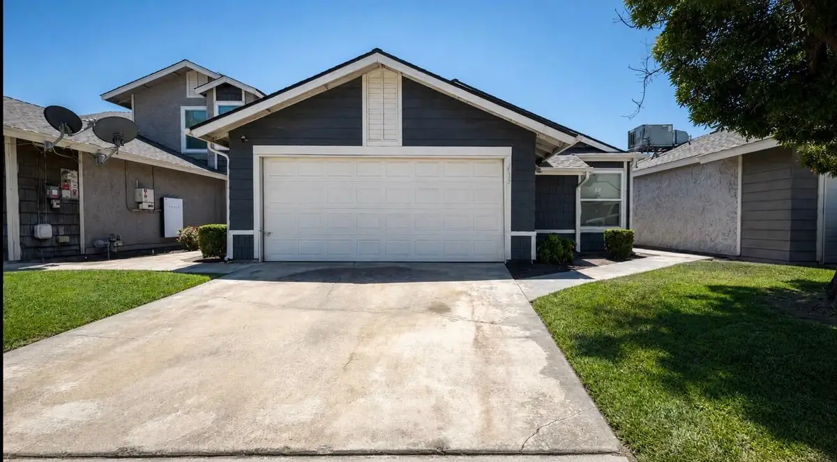 1403 E Sunnyview Avenue, Visalia, CA 93292 - #1
