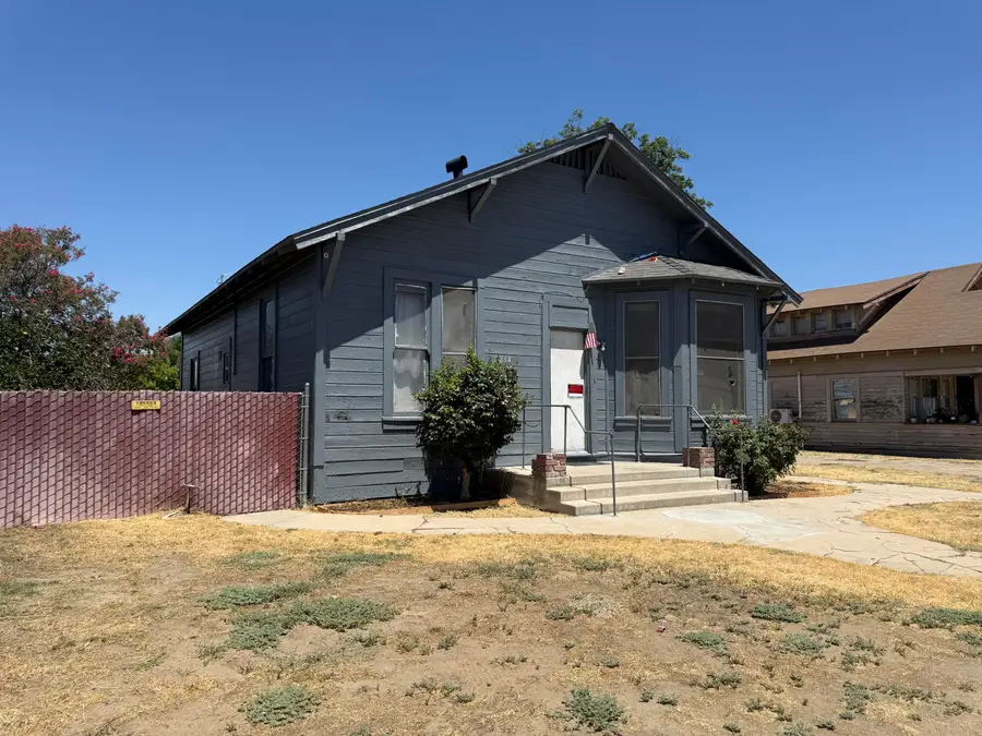 2234 Young Street, Selma, CA 93662 - #2