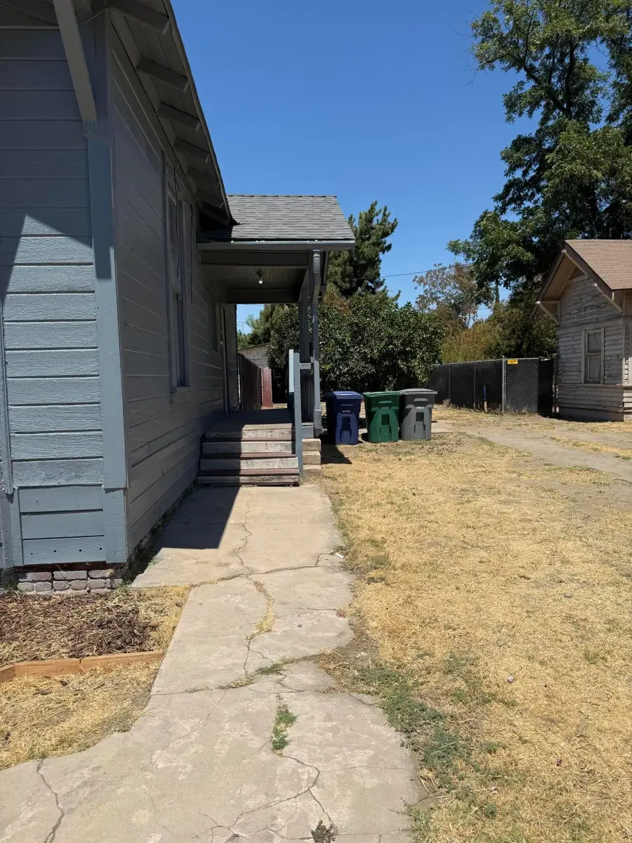 2234 Young Street, Selma, CA 93662 - #3