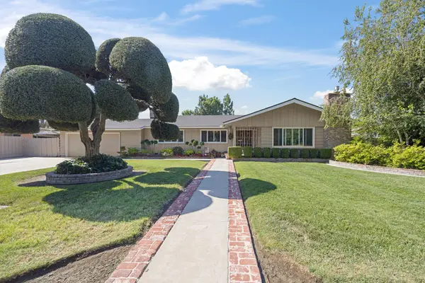3225 W Royal Oaks Drive, Visalia, CA 93277