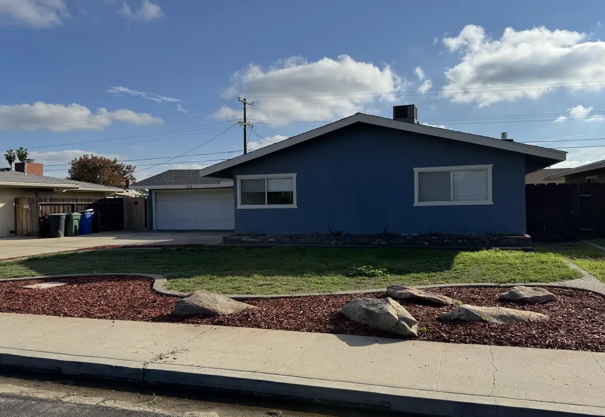 315 W Glendale Avenue, Lemoore, CA 93245 - #1