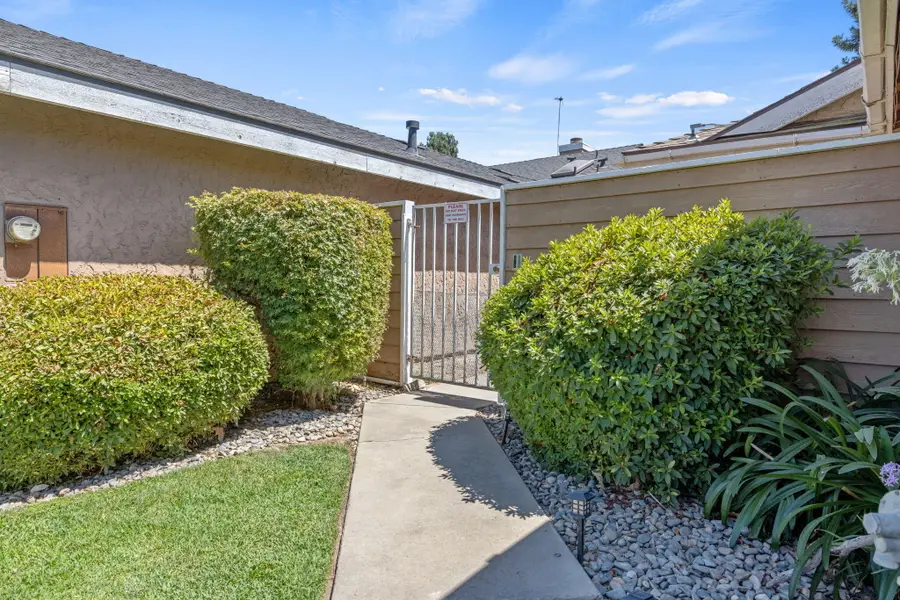 1811 E Vine, Visalia, CA 93292 - #2