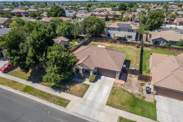 1386 W Chianti Way, Hanford, CA 93230