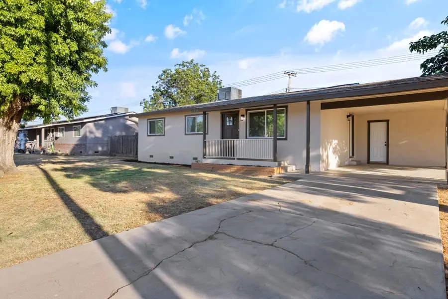 1529 E Stockham Avenue, Tulare, CA 93274 - #2