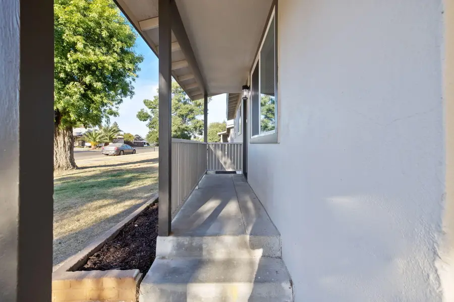 1529 E Stockham Avenue, Tulare, CA 93274 - #3