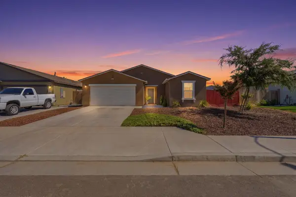562 W Greenwood Avenue, Woodlake, CA 93286