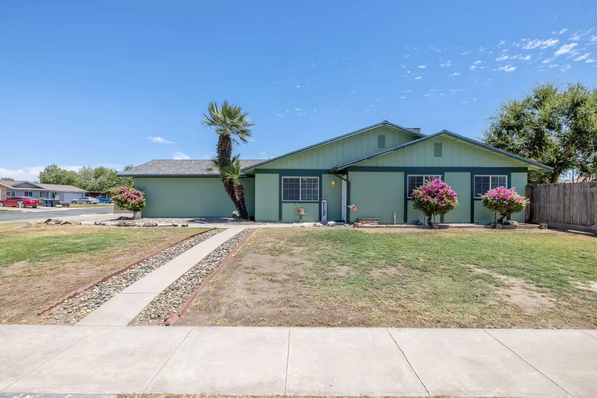1301 E Aspen Avenue, Tulare, CA 93274 - #1