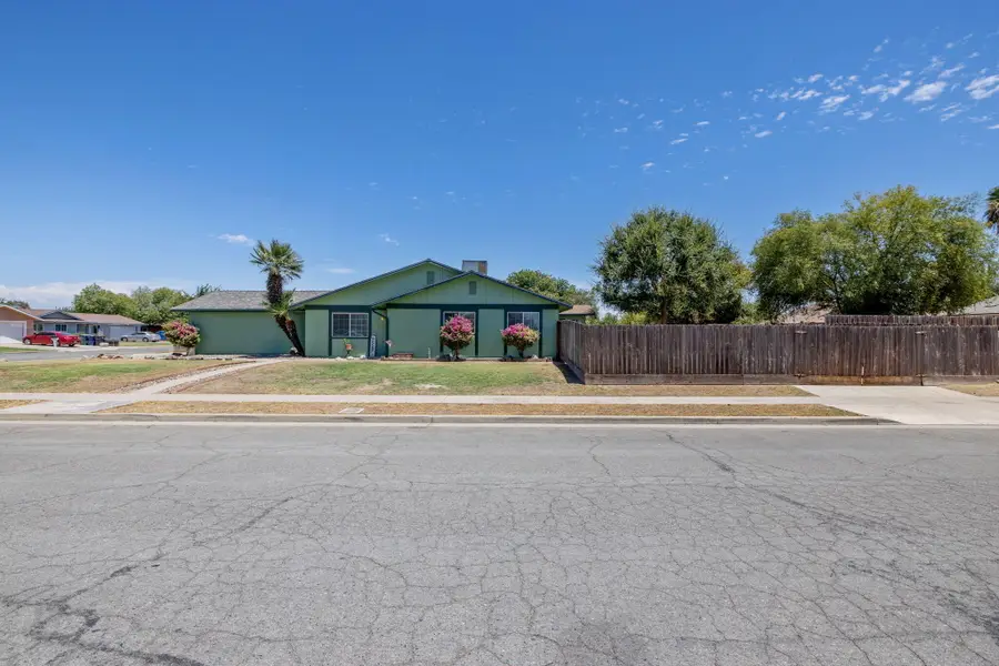 1301 E Aspen Avenue, Tulare, CA 93274 - #3