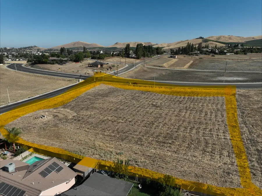 E E Morton Avenue Nw, Porterville, CA 93257 - #2
