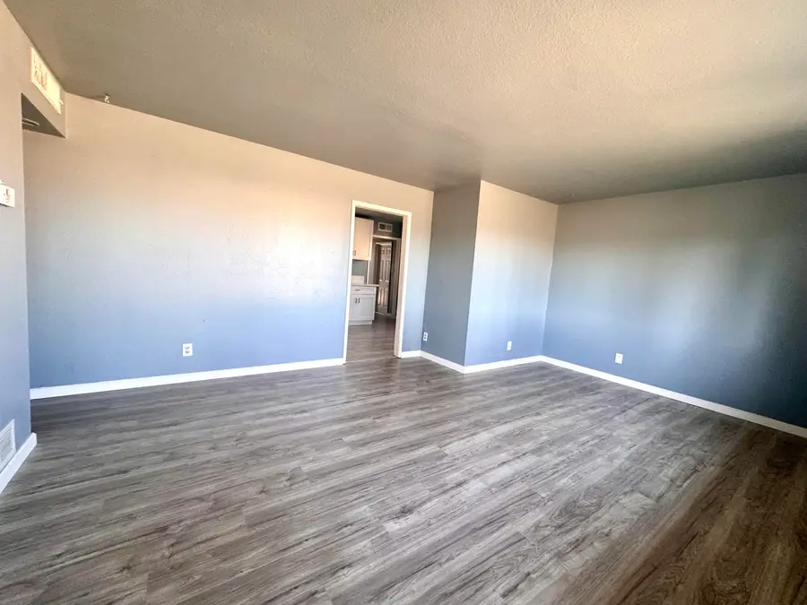 632 E Douglas Avenue, Visalia, CA 93292 - #3
