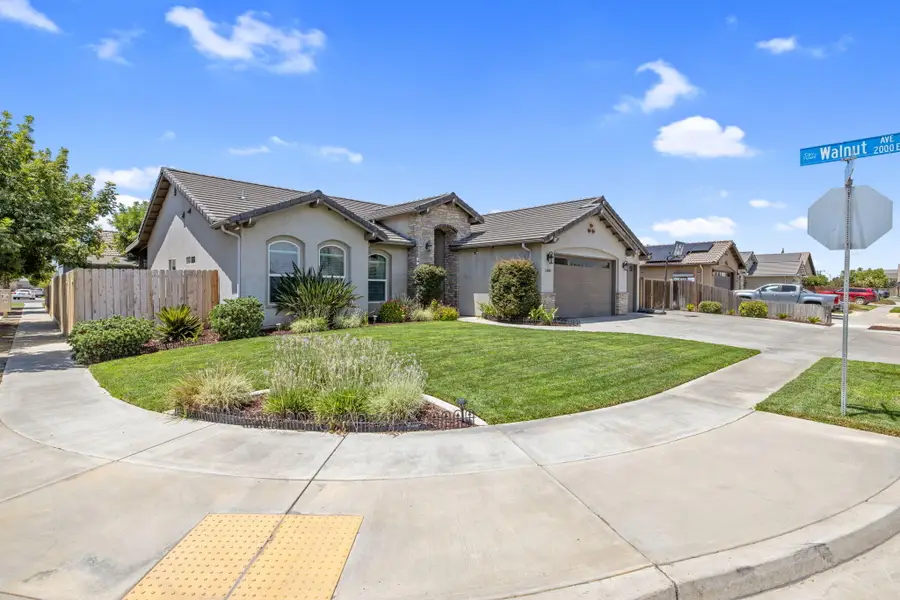 1499 Durango Street, Tulare, CA 93274 - #2