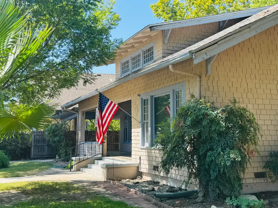 406 S E Street, Exeter, CA 93221 - #3