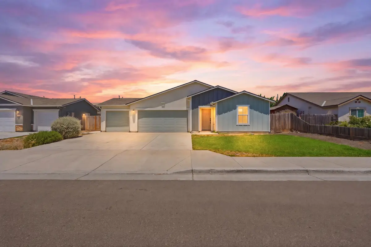 1892 Capistrano Avenue, Tulare, CA 93274 - #1