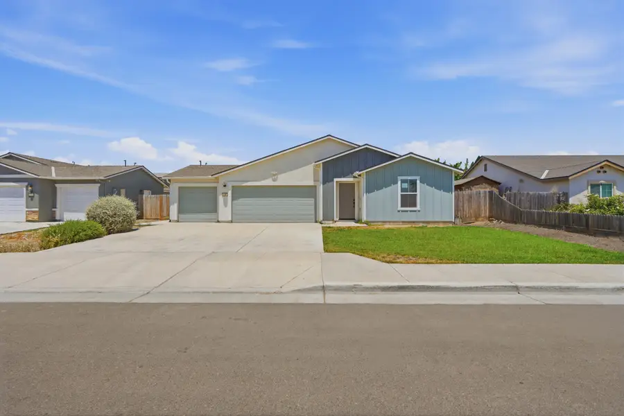 1892 Capistrano Avenue, Tulare, CA 93274 - #2