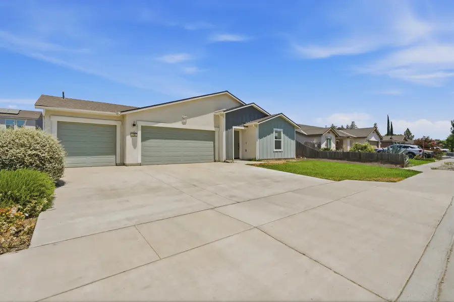 1892 Capistrano Avenue, Tulare, CA 93274 - #3