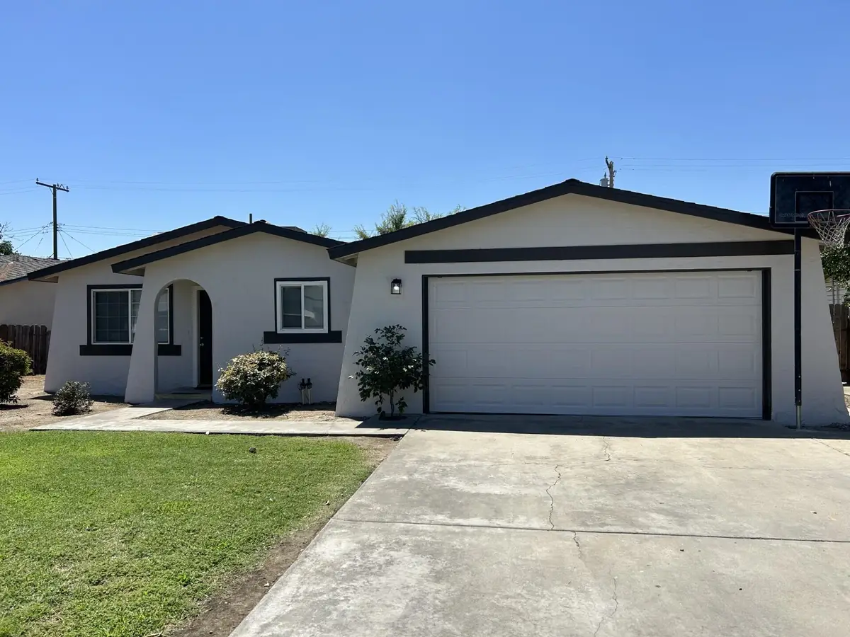 4225 W Monte Vista Avenue, Visalia, CA 93277 - #1