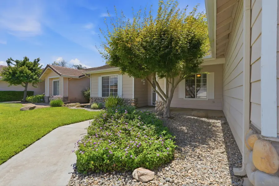 1751 W Lloyd Avenue, Porterville, CA 93257 - #3