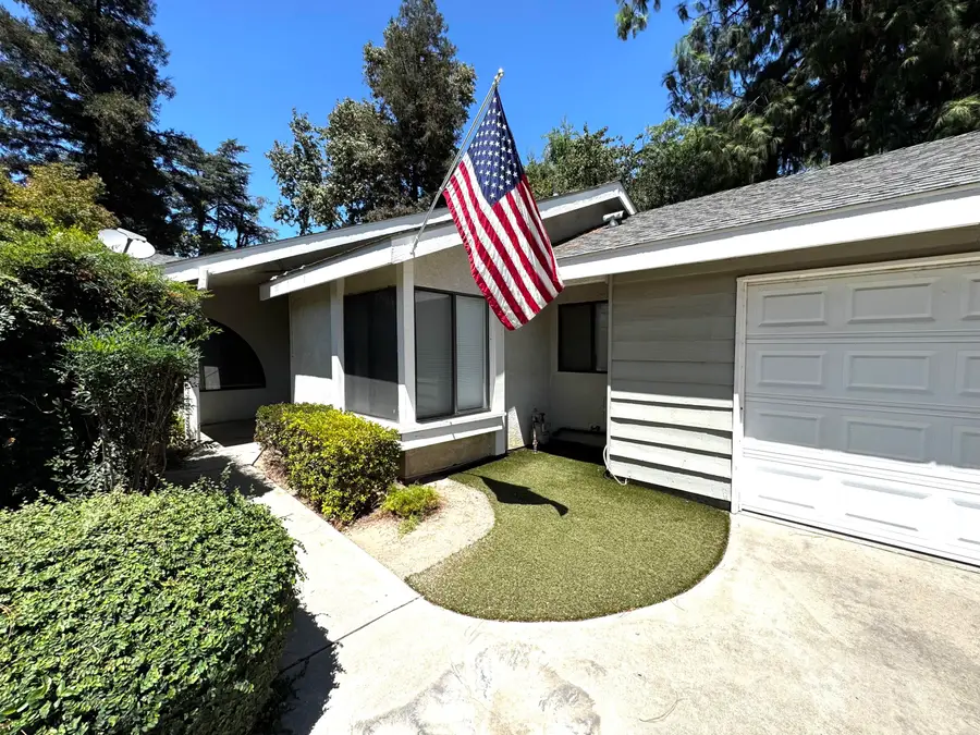 1536 E Castleview Avenue, Visalia, CA 93292 - #2