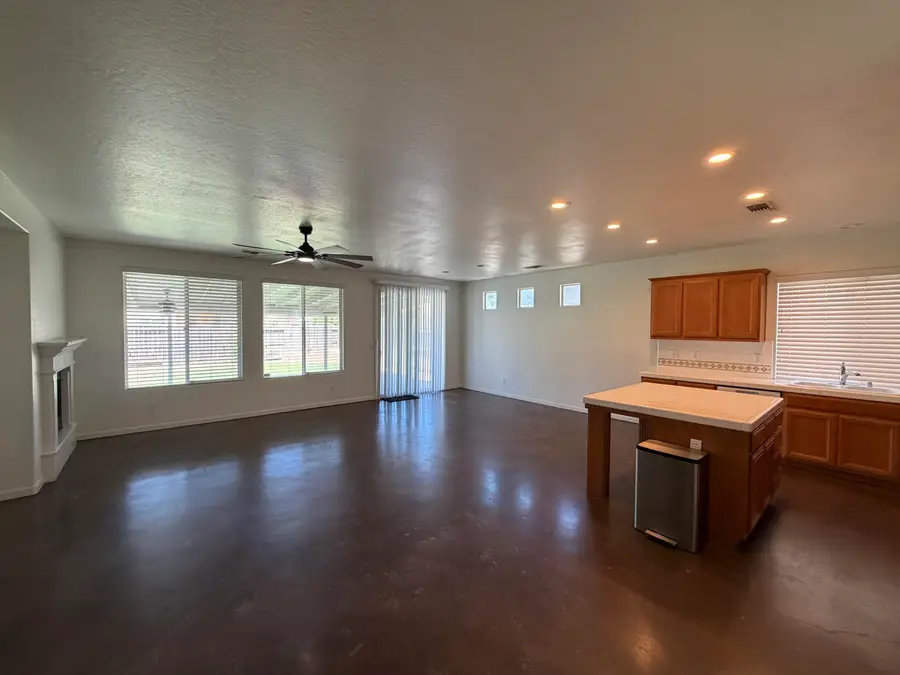 1439 N Mendonca Street, Visalia, CA 93291 - #2