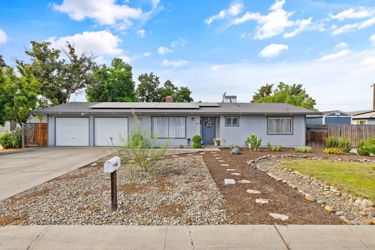 922 W Feemster Avenue, Visalia, CA 93277 - #1